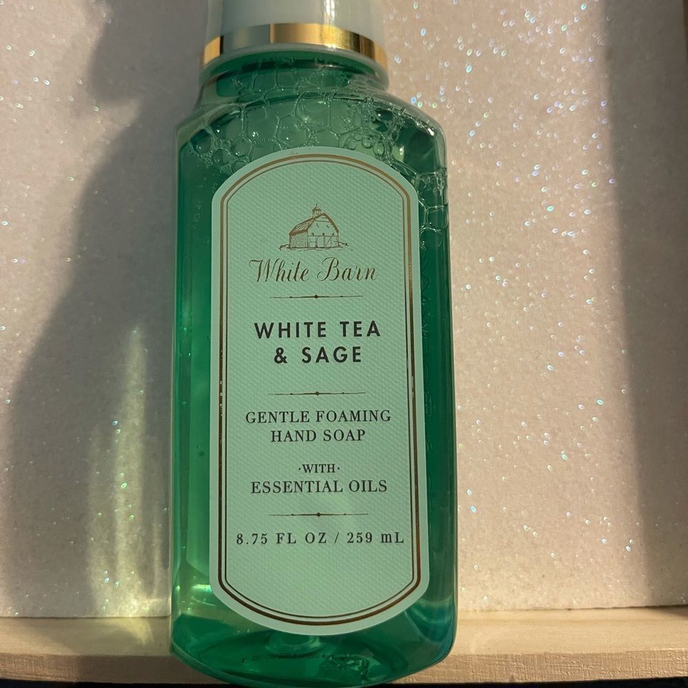 WB White Tea & Sage Gentle Foaming Hand Soap With Essential Oils - Picture 1 of 2